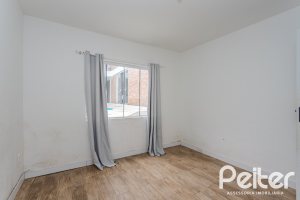 Casa à venda com 267m², 4 dormitórios, 3 vagas, no bairro Cristal em Porto Alegre