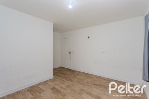 Casa à venda com 267m², 4 dormitórios, 3 vagas, no bairro Cristal em Porto Alegre