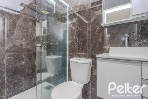 Casa à venda com 267m², 4 dormitórios, 3 vagas, no bairro Cristal em Porto Alegre