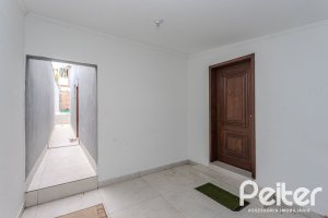 Casa à venda com 267m², 4 dormitórios, 3 vagas, no bairro Cristal em Porto Alegre