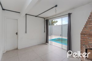Casa à venda com 267m², 4 dormitórios, 3 vagas, no bairro Cristal em Porto Alegre