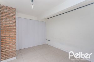 Casa à venda com 267m², 4 dormitórios, 3 vagas, no bairro Cristal em Porto Alegre
