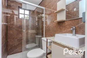 Casa à venda com 267m², 4 dormitórios, 3 vagas, no bairro Cristal em Porto Alegre