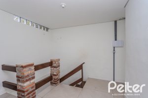 Casa à venda com 267m², 4 dormitórios, 3 vagas, no bairro Cristal em Porto Alegre