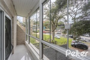 Casa à venda com 267m², 4 dormitórios, 3 vagas, no bairro Cristal em Porto Alegre