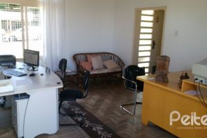 Casa à venda com 374m², 4 dormitórios, 3 suítes, 3 vagas, no bairro Vila Assunção em Porto Alegre