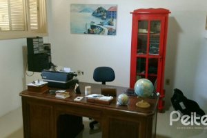 Casa à venda com 374m², 4 dormitórios, 3 suítes, 3 vagas, no bairro Vila Assunção em Porto Alegre