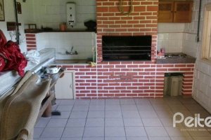 Casa à venda com 374m², 4 dormitórios, 3 suítes, 3 vagas, no bairro Vila Assunção em Porto Alegre