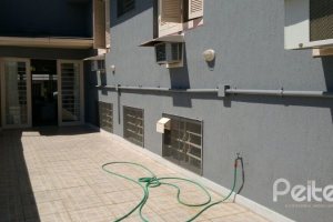 Casa à venda com 374m², 4 dormitórios, 3 suítes, 3 vagas, no bairro Vila Assunção em Porto Alegre