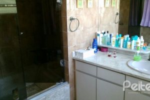 Casa à venda com 374m², 4 dormitórios, 3 suítes, 3 vagas, no bairro Vila Assunção em Porto Alegre