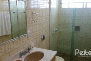 Casa à venda com 374m², 4 dormitórios, 3 suítes, 3 vagas, no bairro Vila Assunção em Porto Alegre