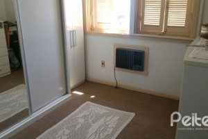 Casa à venda com 374m², 4 dormitórios, 3 suítes, 3 vagas, no bairro Vila Assunção em Porto Alegre