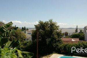 Casa à venda com 374m², 4 dormitórios, 3 suítes, 3 vagas, no bairro Vila Assunção em Porto Alegre