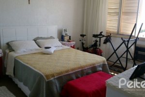 Casa à venda com 374m², 4 dormitórios, 3 suítes, 3 vagas, no bairro Vila Assunção em Porto Alegre