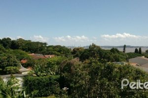 Casa à venda com 374m², 4 dormitórios, 3 suítes, 3 vagas, no bairro Vila Assunção em Porto Alegre