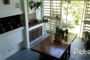 Casa à venda com 374m², 4 dormitórios, 3 suítes, 3 vagas, no bairro Vila Assunção em Porto Alegre