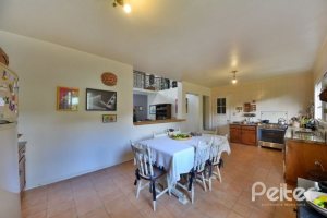 Casa à venda com 386m², 3 dormitórios, 1 suíte, 2 vagas, no bairro Tristeza em Porto Alegre