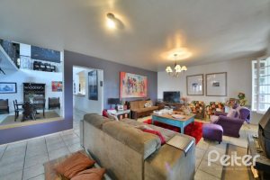 Casa à venda com 386m², 3 dormitórios, 1 suíte, 2 vagas, no bairro Tristeza em Porto Alegre