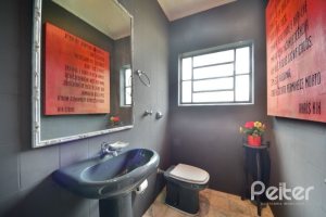 Casa à venda com 386m², 3 dormitórios, 1 suíte, 2 vagas, no bairro Tristeza em Porto Alegre