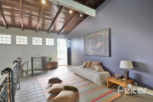 Casa à venda com 386m², 3 dormitórios, 1 suíte, 2 vagas, no bairro Tristeza em Porto Alegre