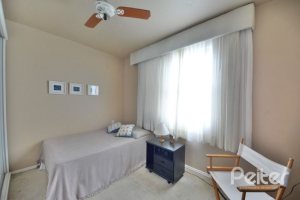 Casa à venda com 386m², 3 dormitórios, 1 suíte, 2 vagas, no bairro Tristeza em Porto Alegre