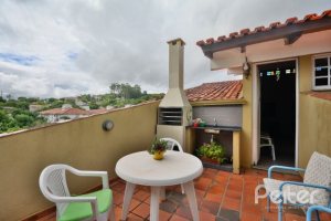 Casa à venda com 386m², 3 dormitórios, 1 suíte, 2 vagas, no bairro Tristeza em Porto Alegre