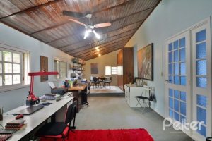 Casa à venda com 386m², 3 dormitórios, 1 suíte, 2 vagas, no bairro Tristeza em Porto Alegre