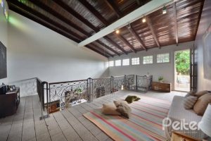 Casa à venda com 386m², 3 dormitórios, 1 suíte, 2 vagas, no bairro Tristeza em Porto Alegre