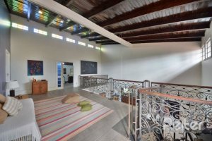 Casa à venda com 386m², 3 dormitórios, 1 suíte, 2 vagas, no bairro Tristeza em Porto Alegre