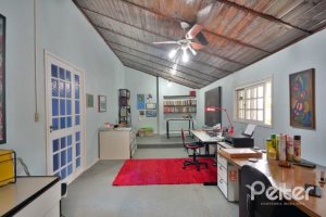 Casa à venda com 386m², 3 dormitórios, 1 suíte, 2 vagas, no bairro Tristeza em Porto Alegre