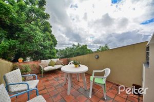 Casa à venda com 386m², 3 dormitórios, 1 suíte, 2 vagas, no bairro Tristeza em Porto Alegre