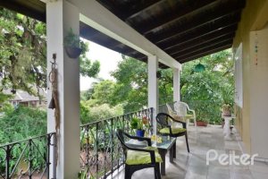 Casa à venda com 386m², 3 dormitórios, 1 suíte, 2 vagas, no bairro Tristeza em Porto Alegre