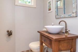 Casa à venda com 250m², 4 dormitórios, 1 suíte, 3 vagas, no bairro Vila Assunção em Porto Alegre