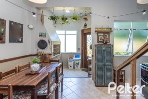 Casa à venda com 250m², 4 dormitórios, 1 suíte, 3 vagas, no bairro Vila Assunção em Porto Alegre