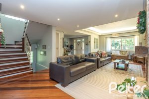 Casa à venda com 250m², 4 dormitórios, 1 suíte, 3 vagas, no bairro Vila Assunção em Porto Alegre