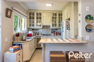 Casa à venda com 250m², 4 dormitórios, 1 suíte, 3 vagas, no bairro Vila Assunção em Porto Alegre