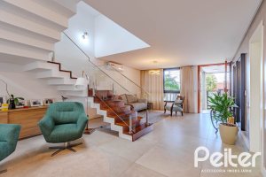 Casa à venda com 380m², 4 dormitórios, 4 suítes, 4 vagas, no bairro Vila Assunção em Porto Alegre