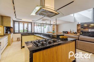 Casa à venda com 380m², 4 dormitórios, 4 suítes, 4 vagas, no bairro Vila Assunção em Porto Alegre