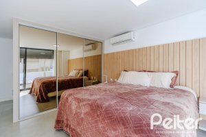 Casa à venda com 380m², 4 dormitórios, 4 suítes, 4 vagas, no bairro Vila Assunção em Porto Alegre