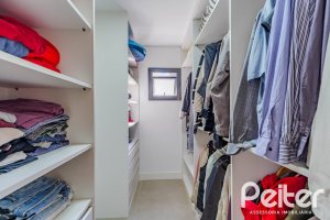 Casa à venda com 380m², 4 dormitórios, 4 suítes, 4 vagas, no bairro Vila Assunção em Porto Alegre