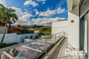 Casa à venda com 380m², 4 dormitórios, 4 suítes, 4 vagas, no bairro Vila Assunção em Porto Alegre
