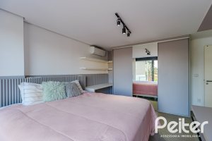 Casa à venda com 380m², 4 dormitórios, 4 suítes, 4 vagas, no bairro Vila Assunção em Porto Alegre