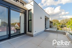 Casa à venda com 380m², 4 dormitórios, 4 suítes, 4 vagas, no bairro Vila Assunção em Porto Alegre