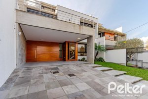 Casa à venda com 380m², 4 dormitórios, 4 suítes, 4 vagas, no bairro Vila Assunção em Porto Alegre