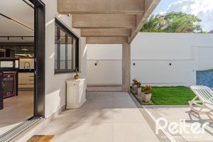 Casa à venda com 380m², 4 dormitórios, 4 suítes, 4 vagas, no bairro Vila Assunção em Porto Alegre