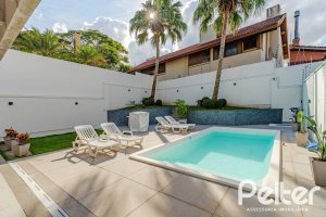 Casa à venda com 380m², 4 dormitórios, 4 suítes, 4 vagas, no bairro Vila Assunção em Porto Alegre