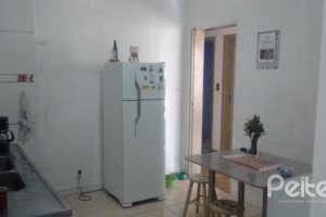 Casa à venda com 200m², 3 dormitórios, 1 suíte, 2 vagas, no bairro Tristeza em Porto Alegre