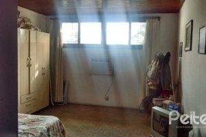 Casa à venda com 200m², 3 dormitórios, 1 suíte, 2 vagas, no bairro Tristeza em Porto Alegre