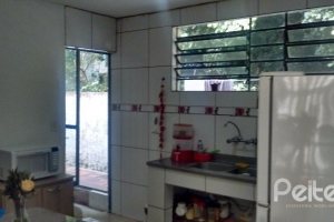 Casa à venda com 200m², 3 dormitórios, 1 suíte, 2 vagas, no bairro Tristeza em Porto Alegre