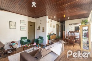 Casa à venda com 200m², 3 dormitórios, 1 suíte, 2 vagas, no bairro Tristeza em Porto Alegre